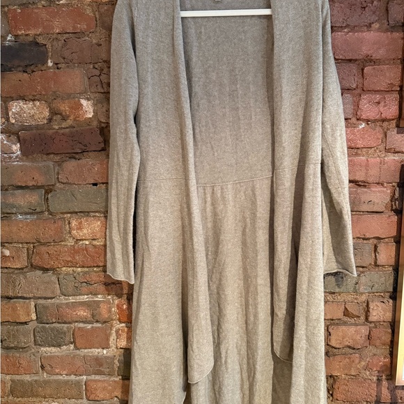 Neiman Marcus Cashmere Sweater in Beige - Picture 1 of 3